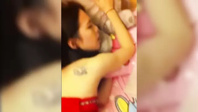 Orospu, Kyrgyzstani'nin kıllı amına saplandı.